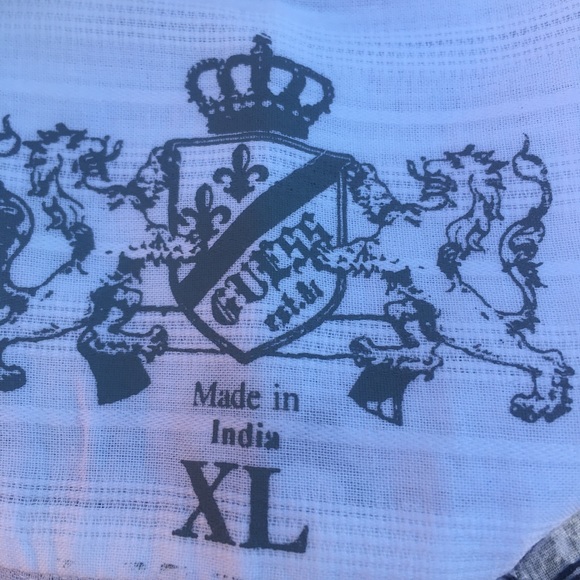 Guess - Picture 4 of 4